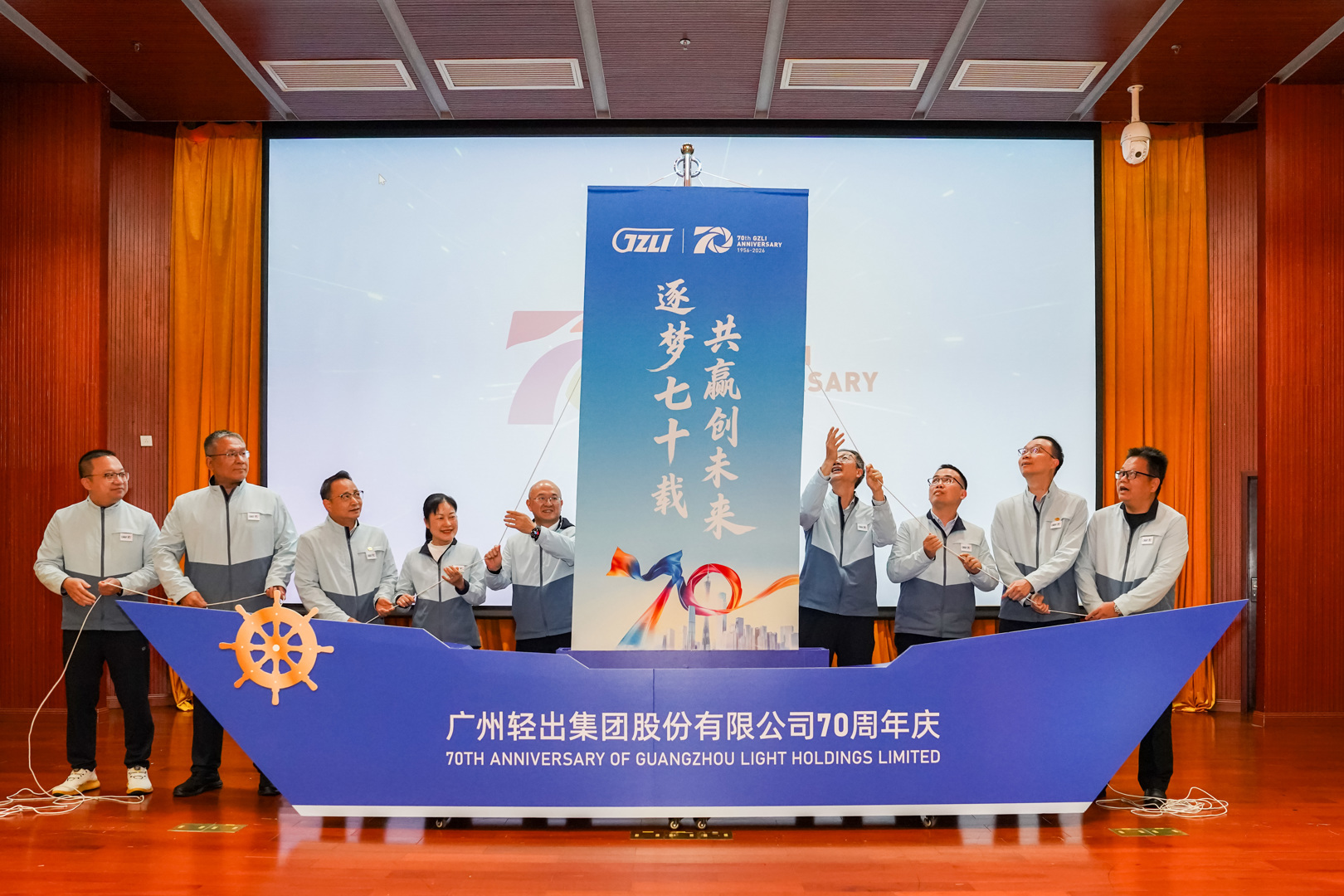 媒体聚焦 | 在广交会现场迎来70岁生日！轻出公司转型供应链综合服务商